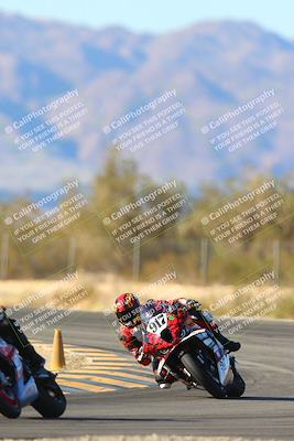 media/Jan-10-2025-CVMA Friday Practice (Fri) [[489e0da257]]/Group 4 and Trackday/Session 5 (Turn 7)/